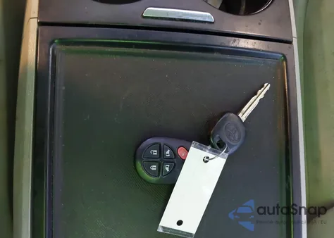 2012 Toyota Sienna Le V6 8 Passenger z USA, uszkodzony, nr VIN 5TDKK3DC5CS198097